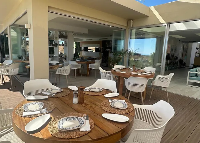 아파트 Alcazaba Blue Lagoon 3 Bedroom, Ground Floor 에스테포나