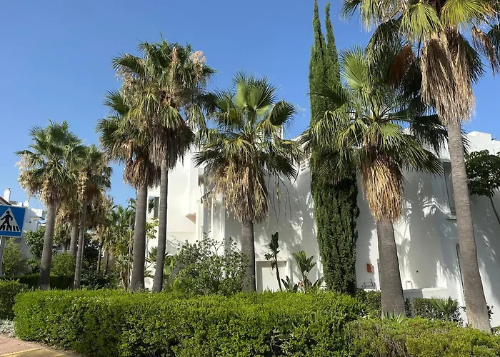 아파트 Alcazaba Blue Lagoon 3 Bedroom, Ground Floor 에스테포나