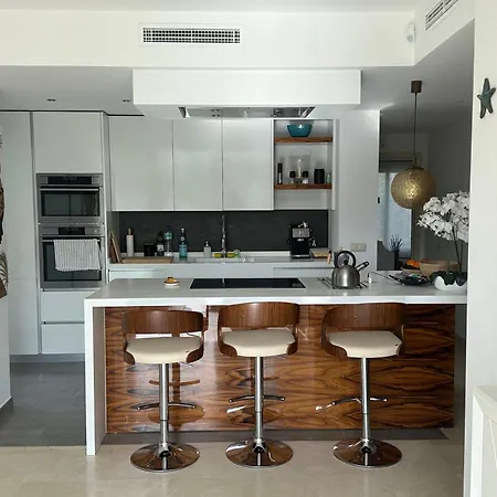 Alcazaba Blue Lagoon 3 Bedroom, Ground Floor 埃斯特波纳